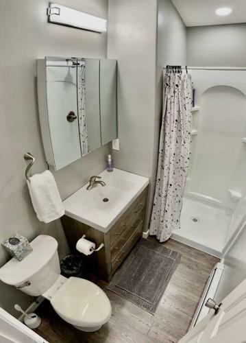 Villa Alyeska Adventure Stop (3 Bedroom Duplex Home)
