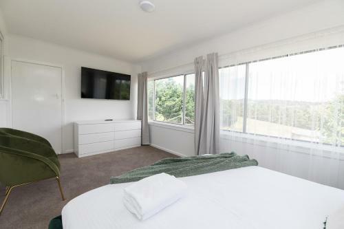 Canobolas Cottage, Amazing Farm Stay, 4 King Beds