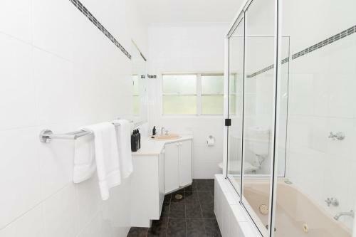 Canobolas Cottage, Amazing Farm Stay, 4 King Beds
