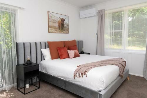 Canobolas Cottage, Amazing Farm Stay, 4 King Beds