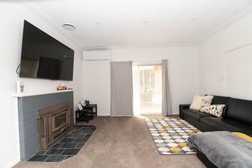 Canobolas Cottage, Amazing Farm Stay, 4 King Beds