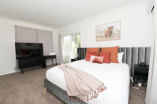 Canobolas Cottage, Amazing Farm Stay, 4 King Beds