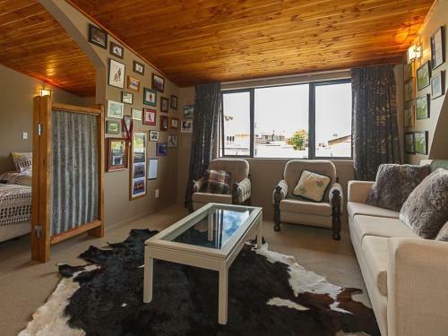Waimarino Lodge - National Park Holiday Home