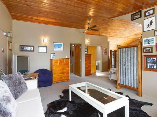 Waimarino Lodge - National Park Holiday Home