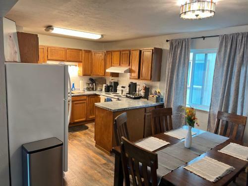 The Perfect 3 Bedroom Apartment - Central Location - Garage Use For Additional Fee