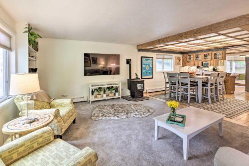Spacious Fairbanks Home Fireplace, Walk Dtwn