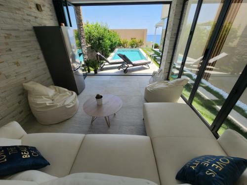 Unique Swimming Pool Villa 68