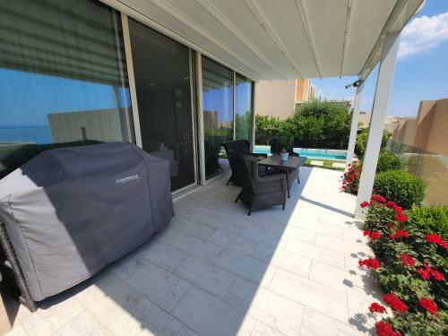 Unique Swimming Pool Villa 68