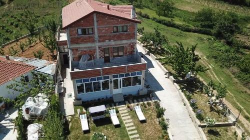 Bed & Breakfast Topalli Vila