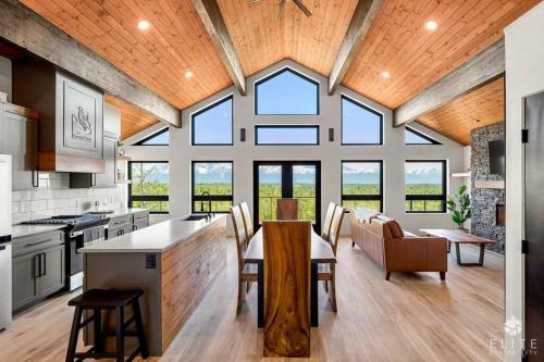 Villa Luxury Living At The Eagles Perch Palmer Ak