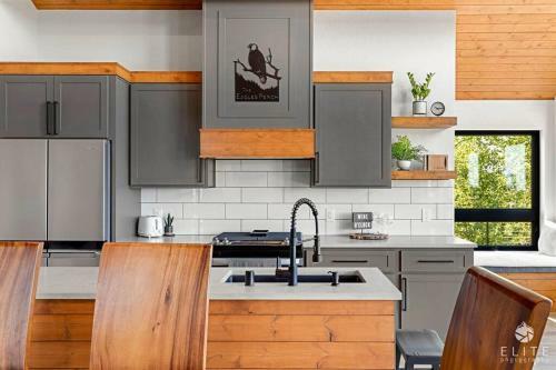 Villa Luxury Living At The Eagles Perch Palmer Ak