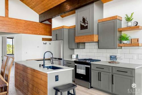 Villa Luxury Living At The Eagles Perch Palmer Ak