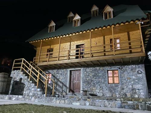 Hostal Bujtina Vellezerit Grrela