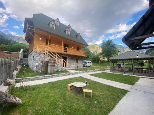 Hostal Bujtina Vellezerit Grrela