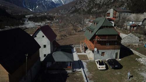 Hostal Bujtina Vellezerit Grrela