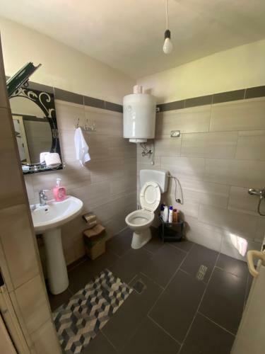 Bed & Breakfast Bujtina Pllumi Theth