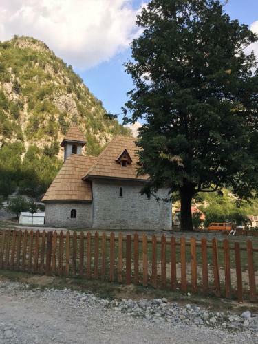 Bed & Breakfast Bujtina Pllumi Theth
