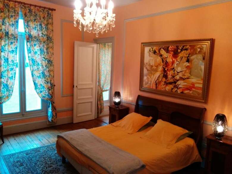 Hostal Chateau Des Saveurs
