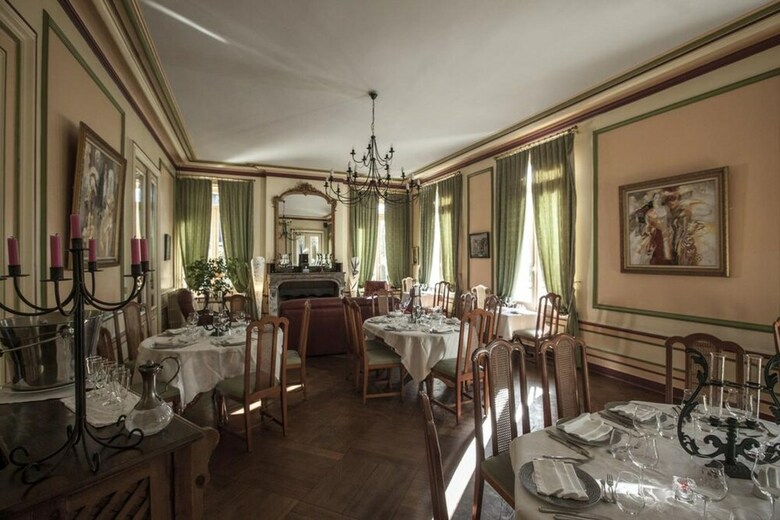 Hostal Chateau Des Saveurs