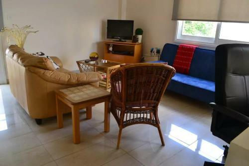 Entire 1-bedroom Apartment Centrally Located