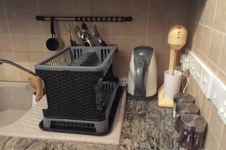 Entire 1-bedroom Apartment Centrally Located