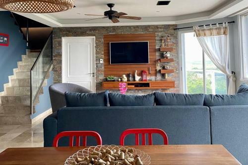 Socoa Apartment With Amazing Jungle View & Ocean Access