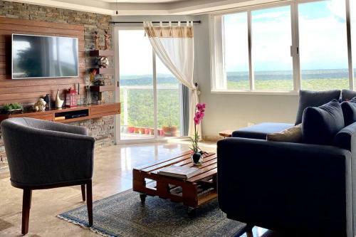 Socoa Apartment With Amazing Jungle View & Ocean Access