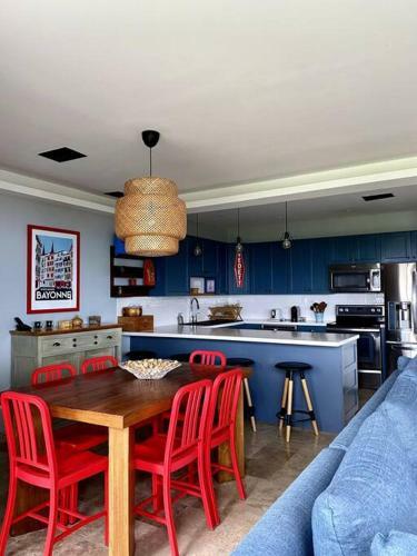 Socoa Apartment With Amazing Jungle View & Ocean Access