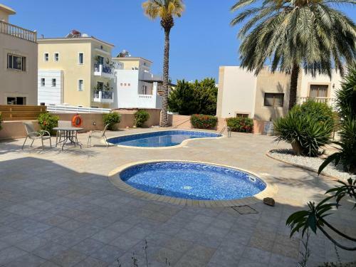 Palm Tree Apartments