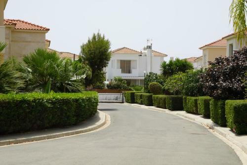 Private Villa In Sunset Gardens