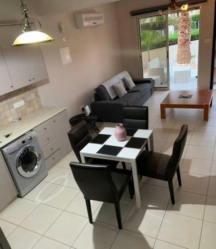 Private Villa In Sunset Gardens