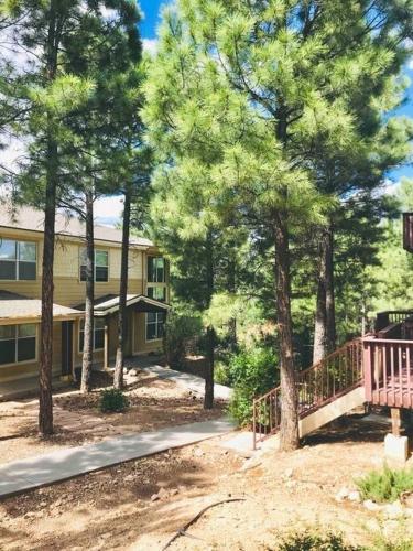 2 Br Townhome Loft With 4 Beds