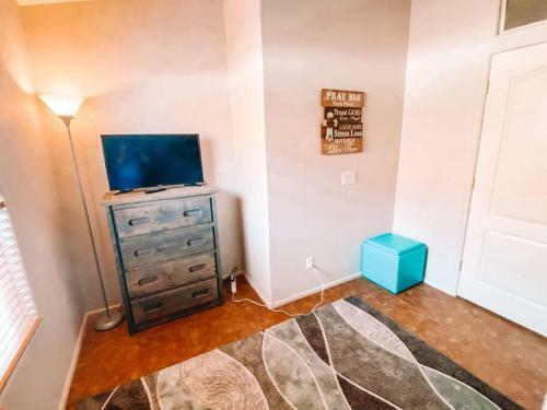 Villa Pet Friendly! Huge Pool House With Fun Backyard