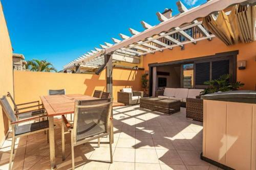 Villa Dream Caleta Private Pool, 200m To The Beach