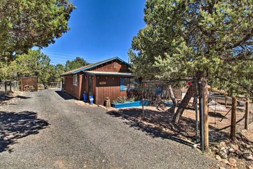 Serene Family Cabin With Fire Pit And Jungle Gym!