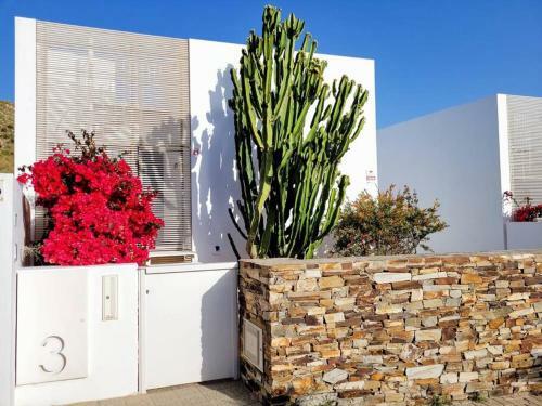 Spacious Family Beach Home With Shared Pool