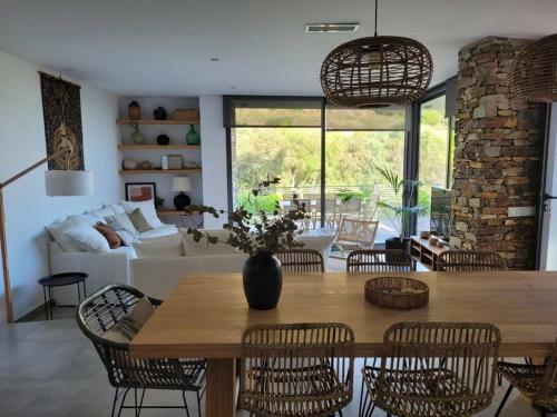 Spacious Family Beach Home With Shared Pool