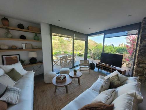 Spacious Family Beach Home With Shared Pool