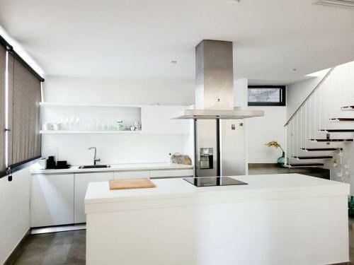 Spacious Family Beach Home With Shared Pool