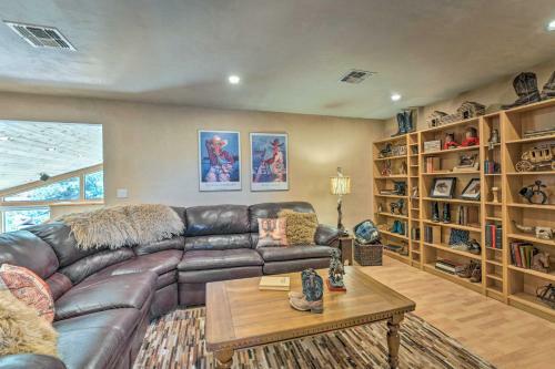 Huge Hualapai Cabin With Patio Above Kingman!