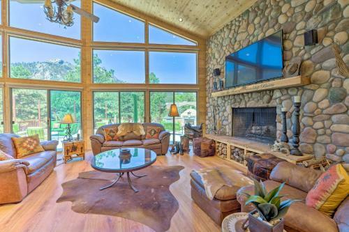 Huge Hualapai Cabin With Patio Above Kingman!