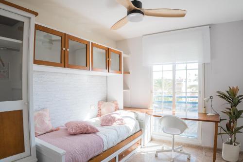 Street Level Apartment. Swimming Pool, Wifi,
