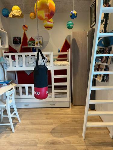 Villa Stort Hus Med Egen Baghave & Altan. T�t P� Centrum