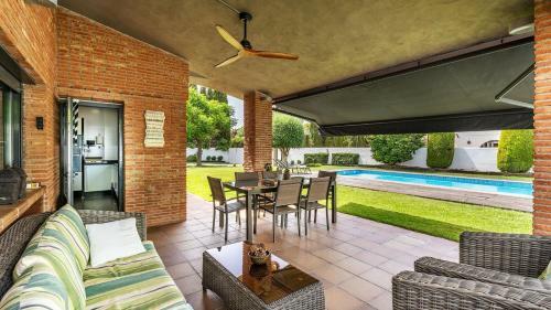Villa de La Luz Albolote By Ruralidays