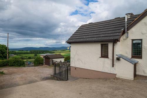 Beautiful Welsh Cottage With Rural & Coastal Views