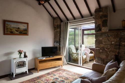 Beautiful Welsh Cottage With Rural & Coastal Views