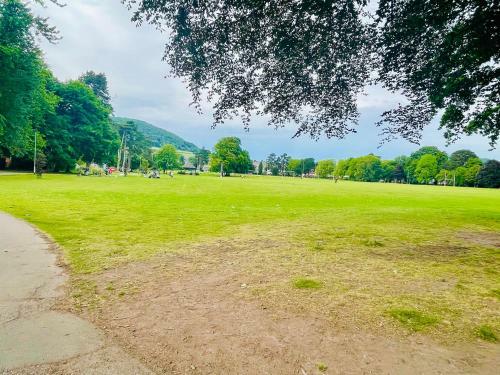 Tanglewood House Abergavenny With Private Parking