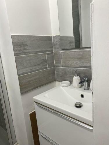Apartamento Beau Studio Dans R�sidence Calme Avec Parking Gratuit