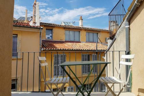 Apartamento Spacious Apt In Duplex Near The Granet Museum