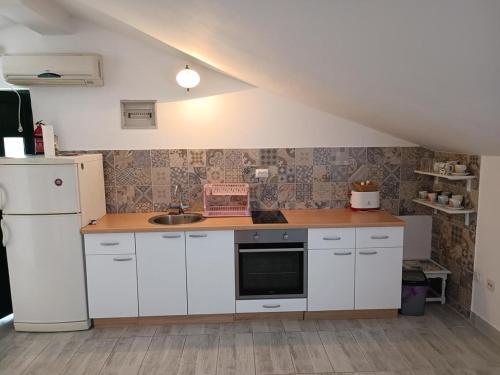 Apartments By The Sea Vinisce, Trogir - 19755